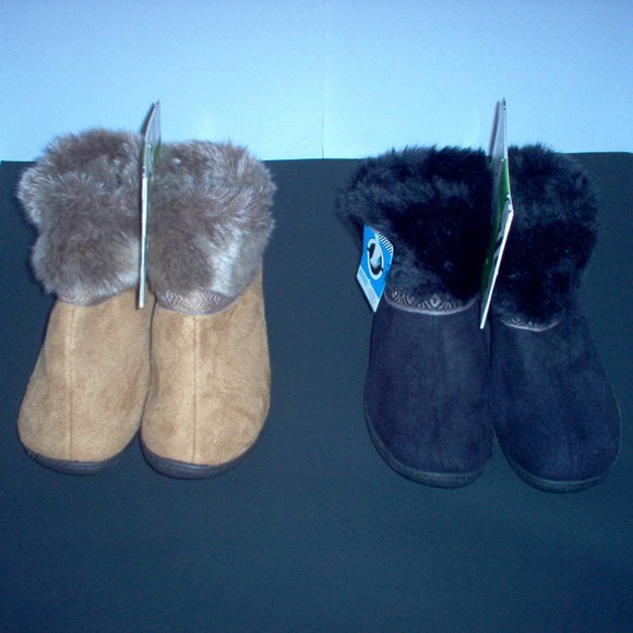 isotoner slippers, Size 9.5-10, (1) pr. left, Blk. - Picture 2 of 5